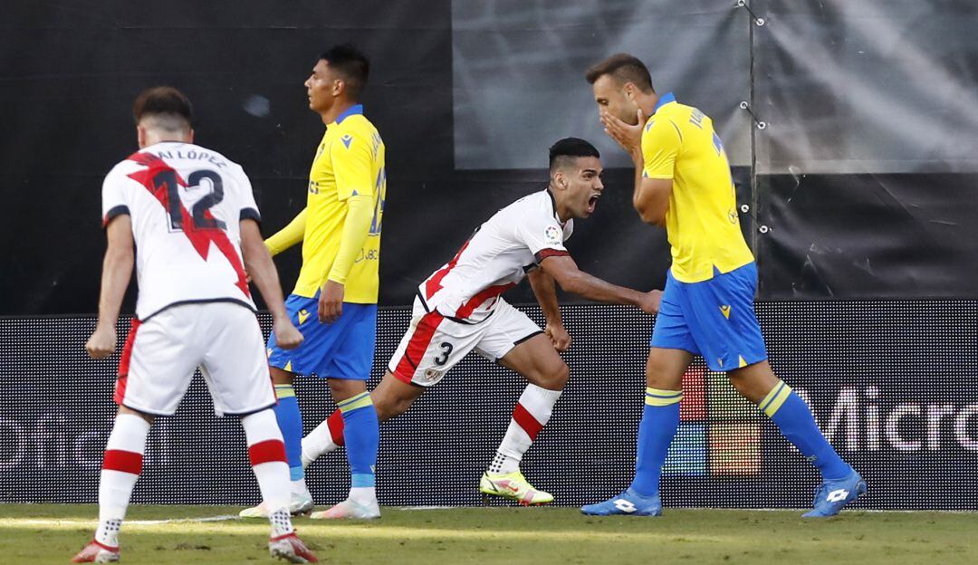Falcao García celebrando su gol con el Rayo Vallecano ante el Cádiz en 2021