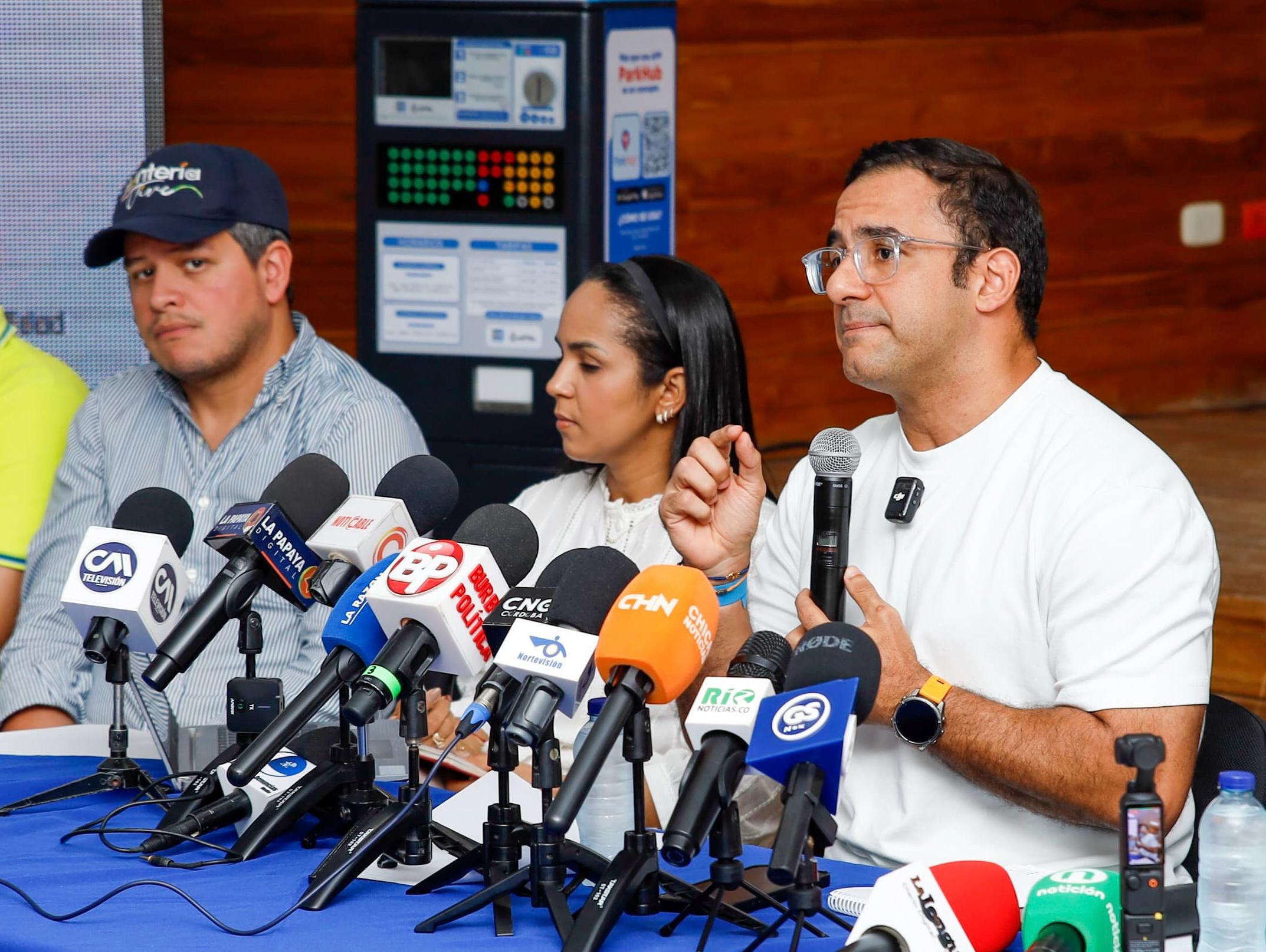 Hugo Kerguelén, alcalde de Montería, en una rueda de prensa sobre las ZER.