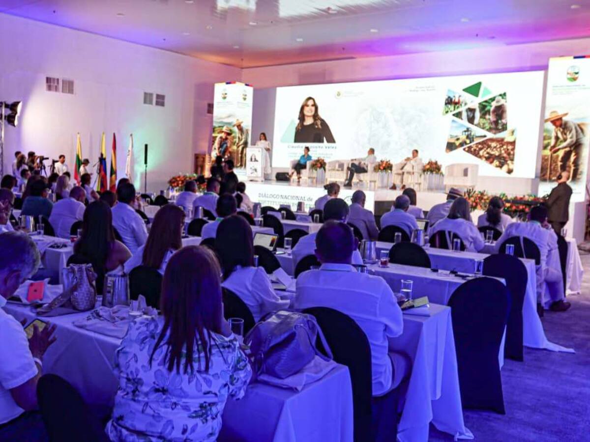 Diálogo Nacional de Restitución de Tierras, en Cartagena