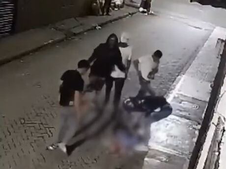 Agresores adulto mayor Ciudad Bolívar- foto captura video cortesía