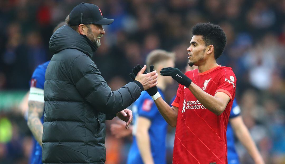 Klopp felicita a Díaz tras su debut con el Liverpool.
