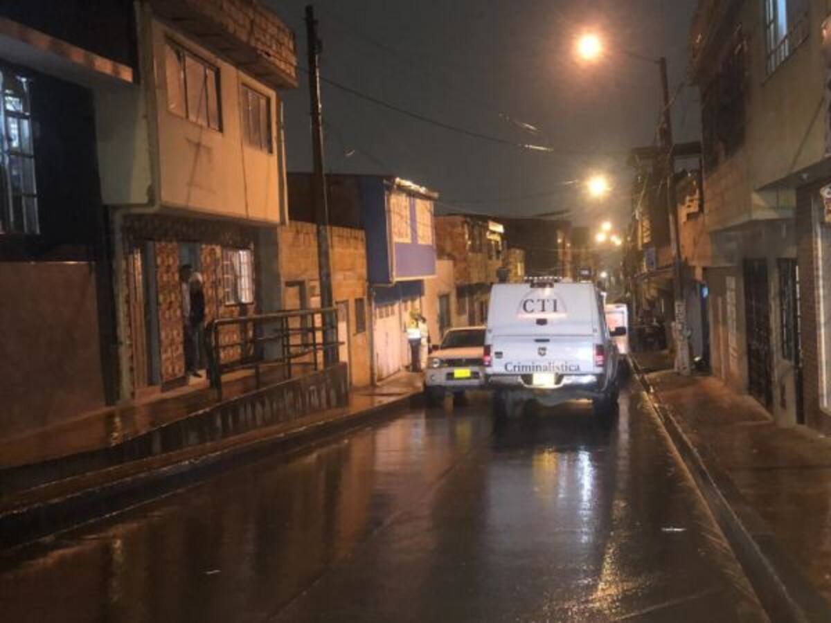 Encuentran niño junto a los cuerpos sin vida de sus padres en Bogotá