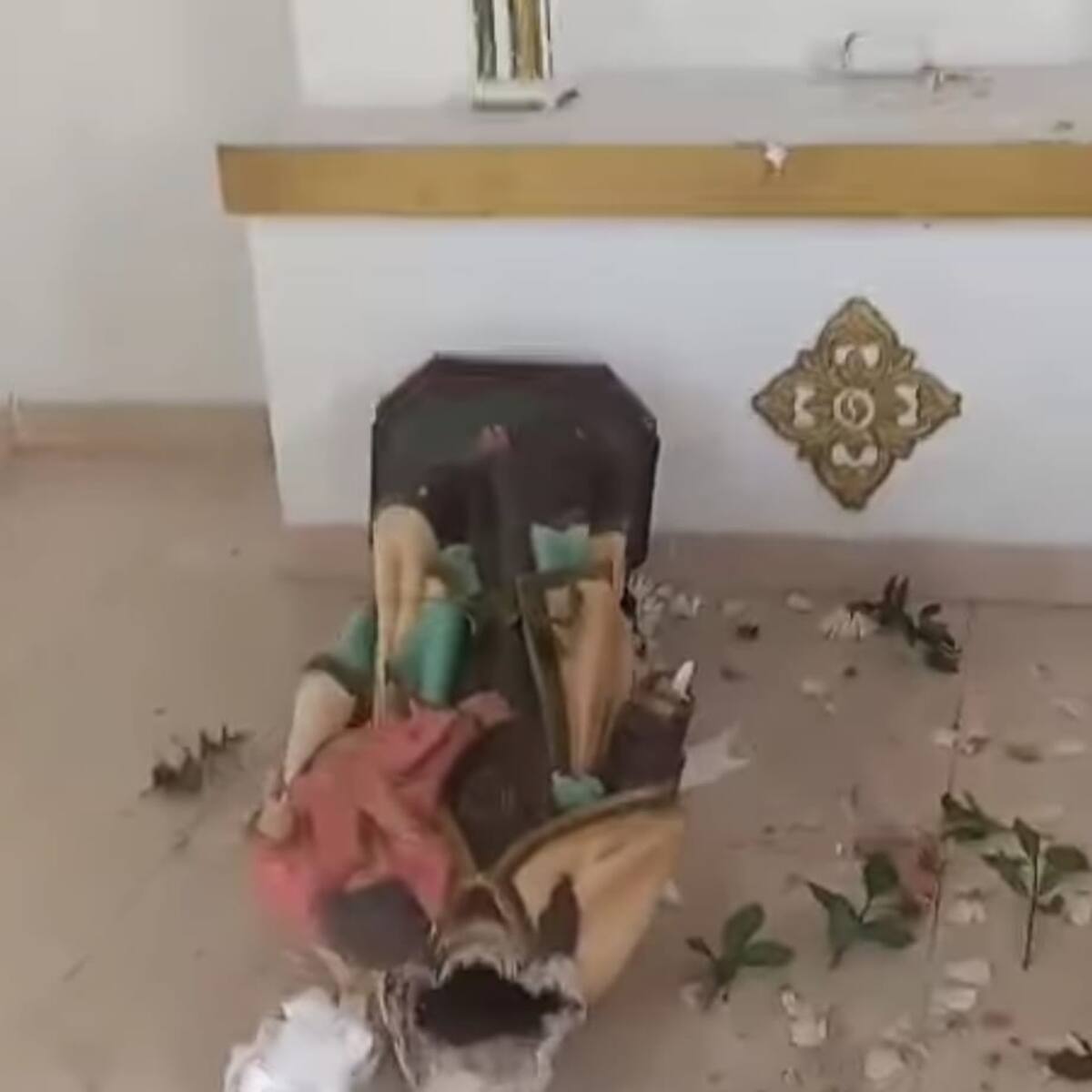 Destruyen imágenes religiosas en la capilla del cementerio de La Plata, Huila