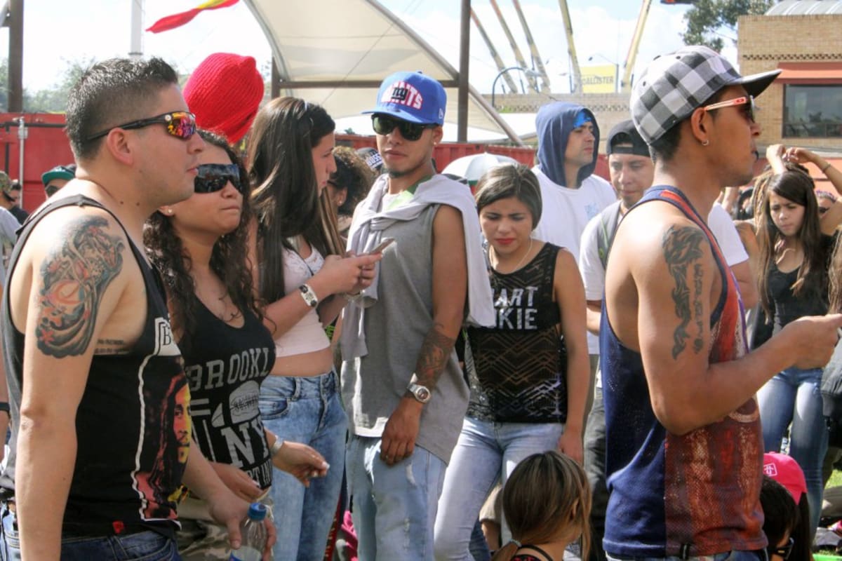 No faltaron las camisetas con nombres de bandas, gafas y tatuajes de todo tipo.