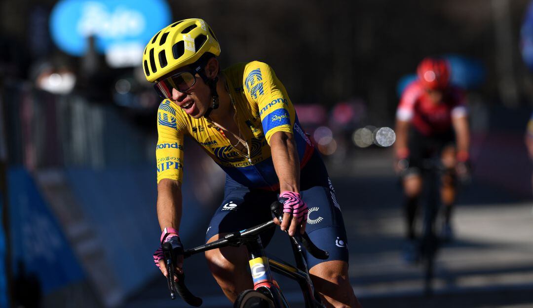 Sergio Higuita tras finalizar en el tercer puesto durante la cuarta etapa de la Tirreno-Adriático.