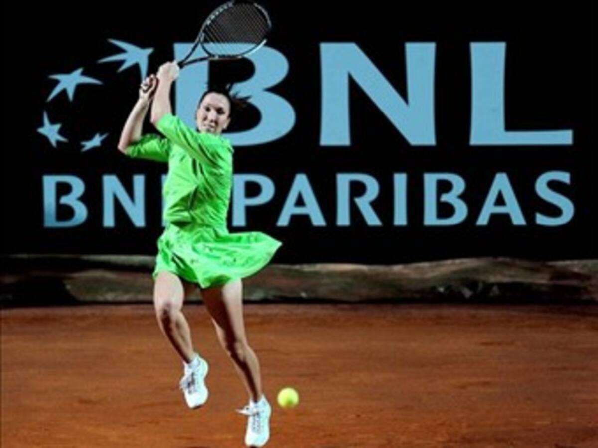 Jankovic arrolla a Venus y se enfrentará a Serena Williams en semifinales
