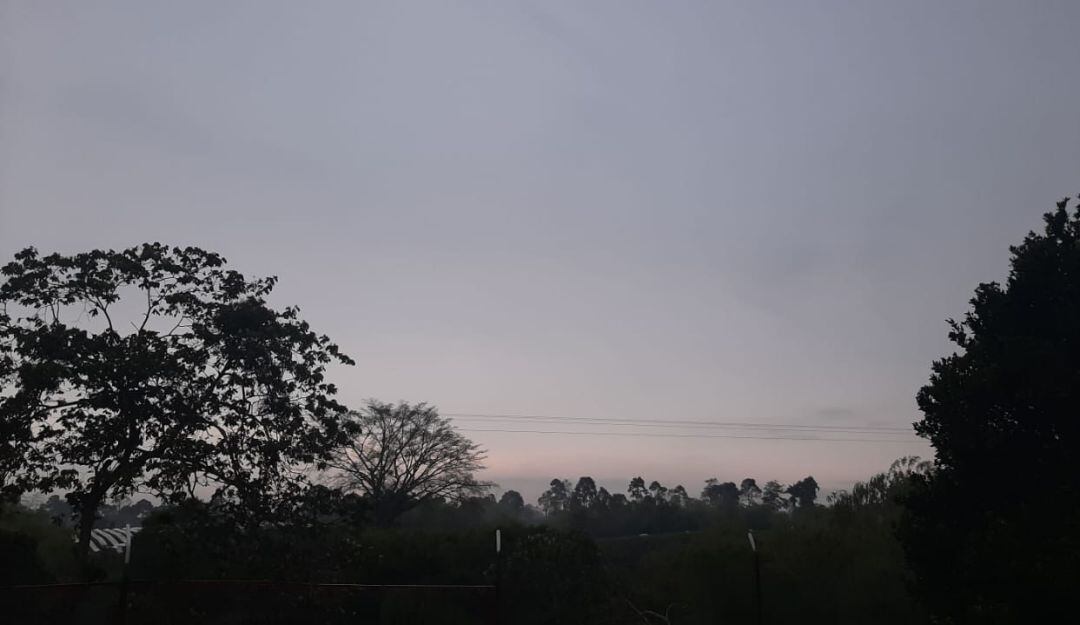 Así amanece el cielo en la zona rural del Quindío, finca en Circasia