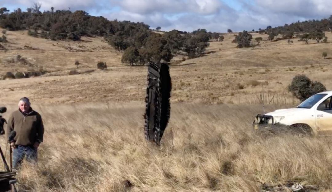 Encuentra objeto espacial en forma de "obelisco alienígena" en Australia