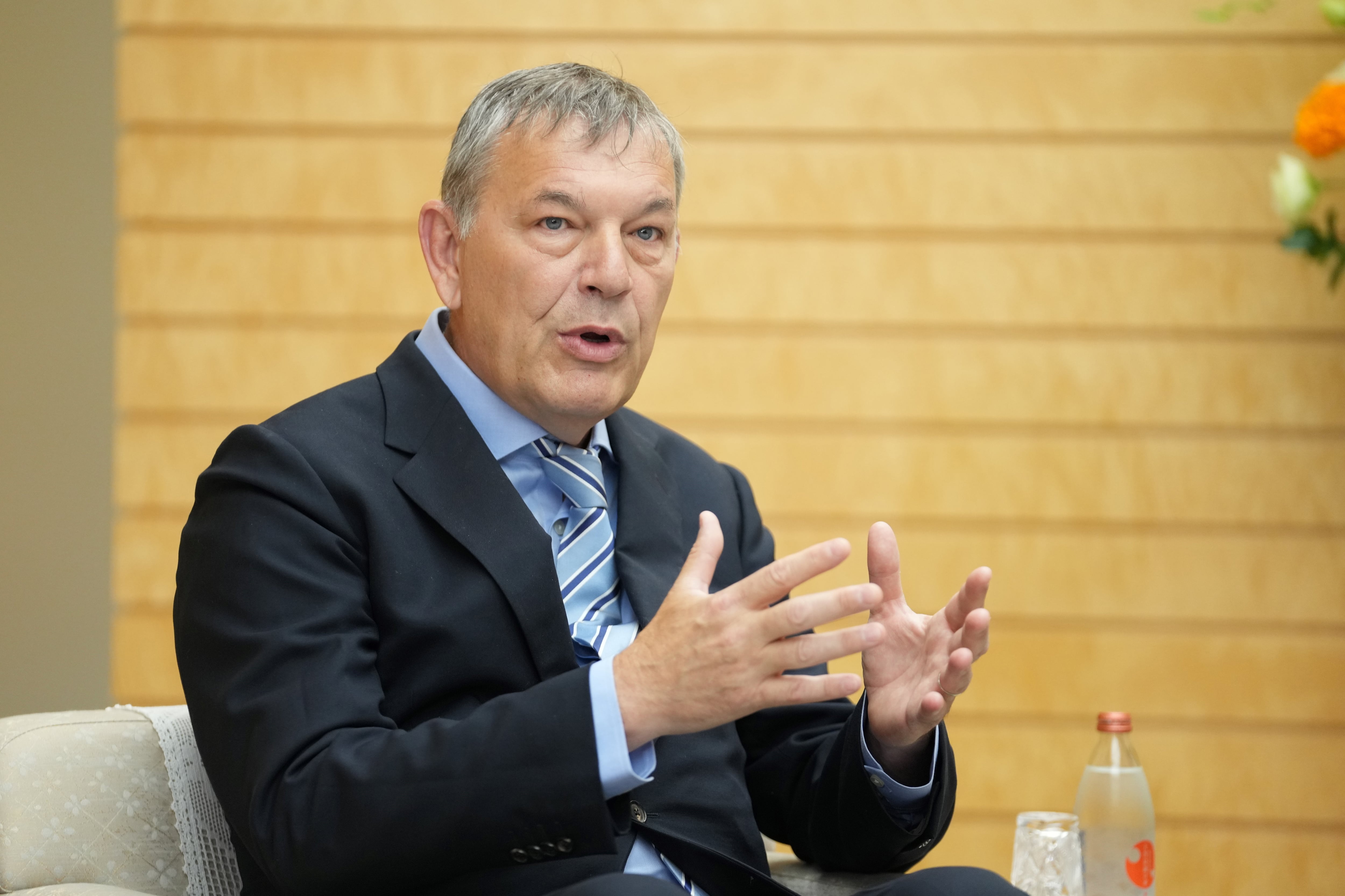 Tokyo (Japan), 26/05/2025.- Commissioner-General of the United Nations Relief and Works Agency for Palestine Refugees in the Near East (UNRWA) Philippe Lazzarini speaks during a meeting with Japan's Prime Minister Shigeru Ishiba (not pictured) at the prime minister's office in Tokyo, Japan, 27 May 2025. (Japón, Tokio) EFE/EPA/KAZUHIRO NOGI / POOL