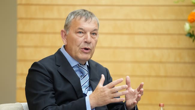 Tokyo (Japan), 26/05/2025.- Commissioner-General of the United Nations Relief and Works Agency for Palestine Refugees in the Near East (UNRWA) Philippe Lazzarini speaks during a meeting with Japan's Prime Minister Shigeru Ishiba (not pictured) at the prime minister's office in Tokyo, Japan, 27 May 2025. (Japón, Tokio) EFE/EPA/KAZUHIRO NOGI / POOL