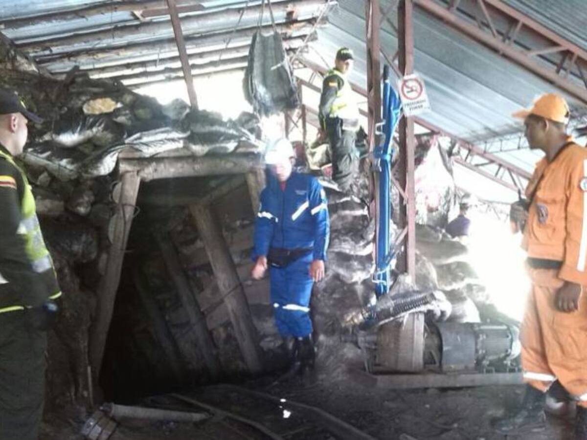 Rescatan con vida a cuatro obreros atrapados en una mina en San Rafael