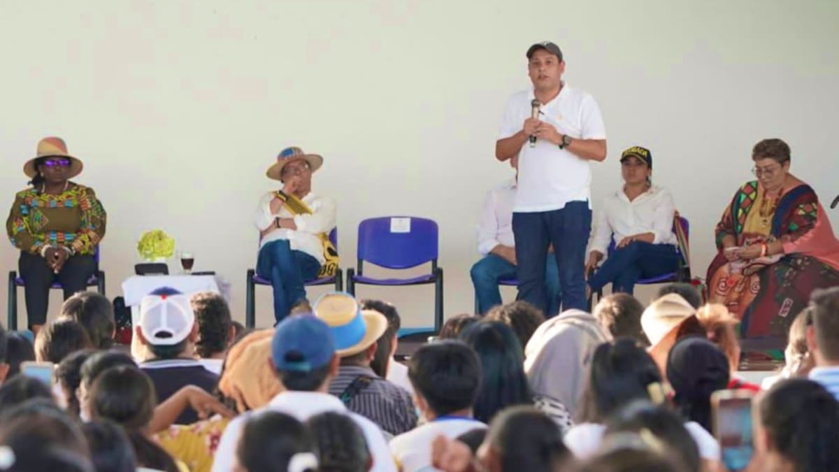 Gobierno firma decreto que permite a comunidades ofrecer servicio de internet