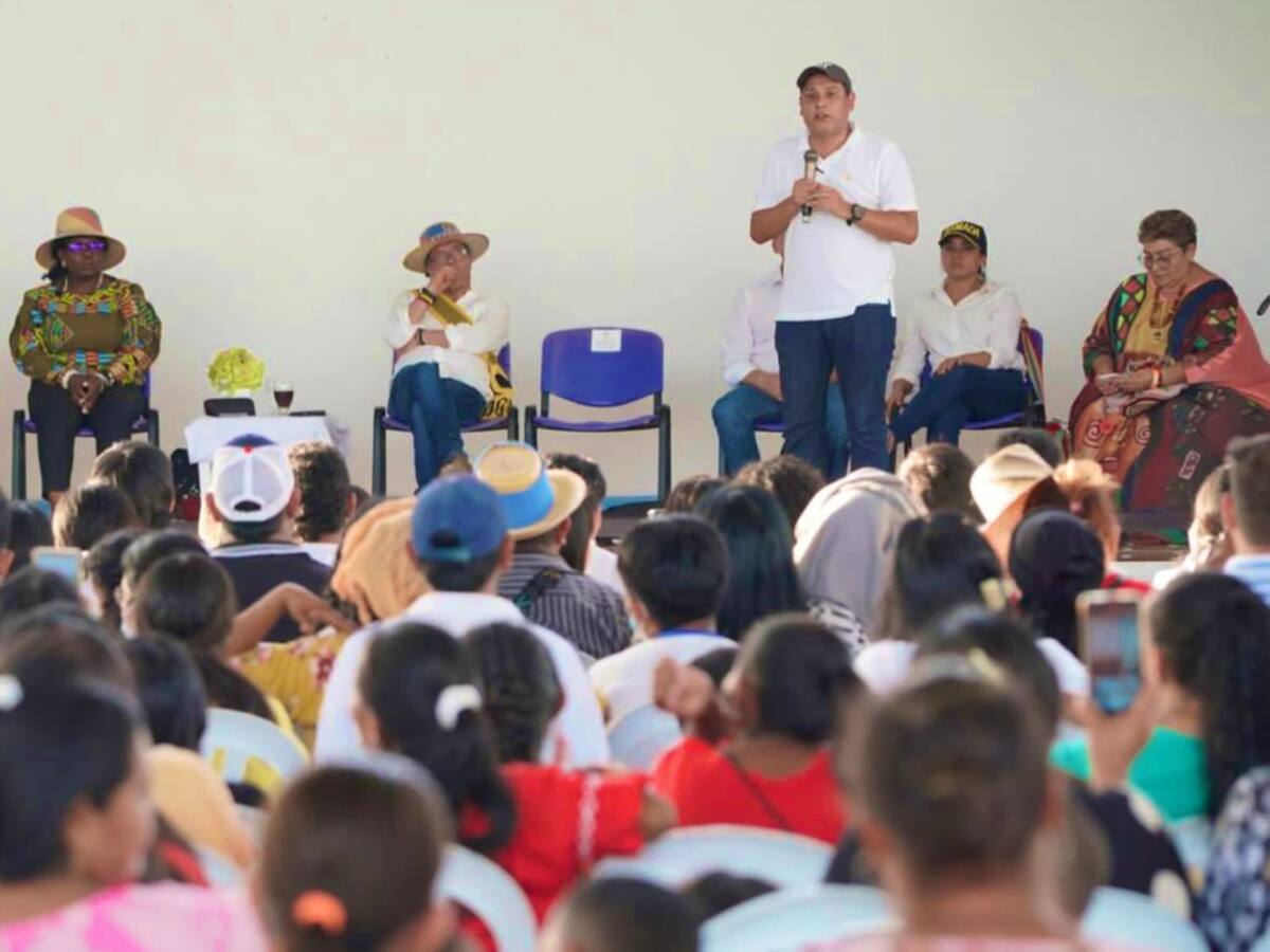 Gobierno firma decreto que permite a comunidades ofrecer servicio de internet