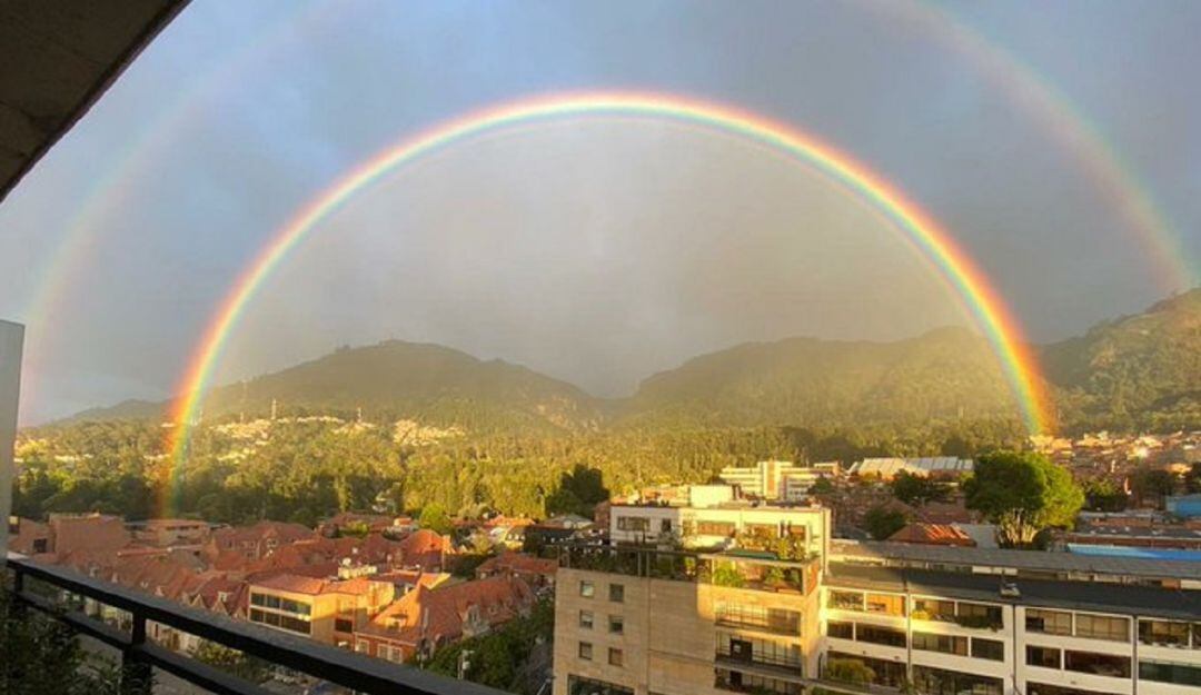 Foto del arcoiris tomada por el usuario Bogotá Lógica