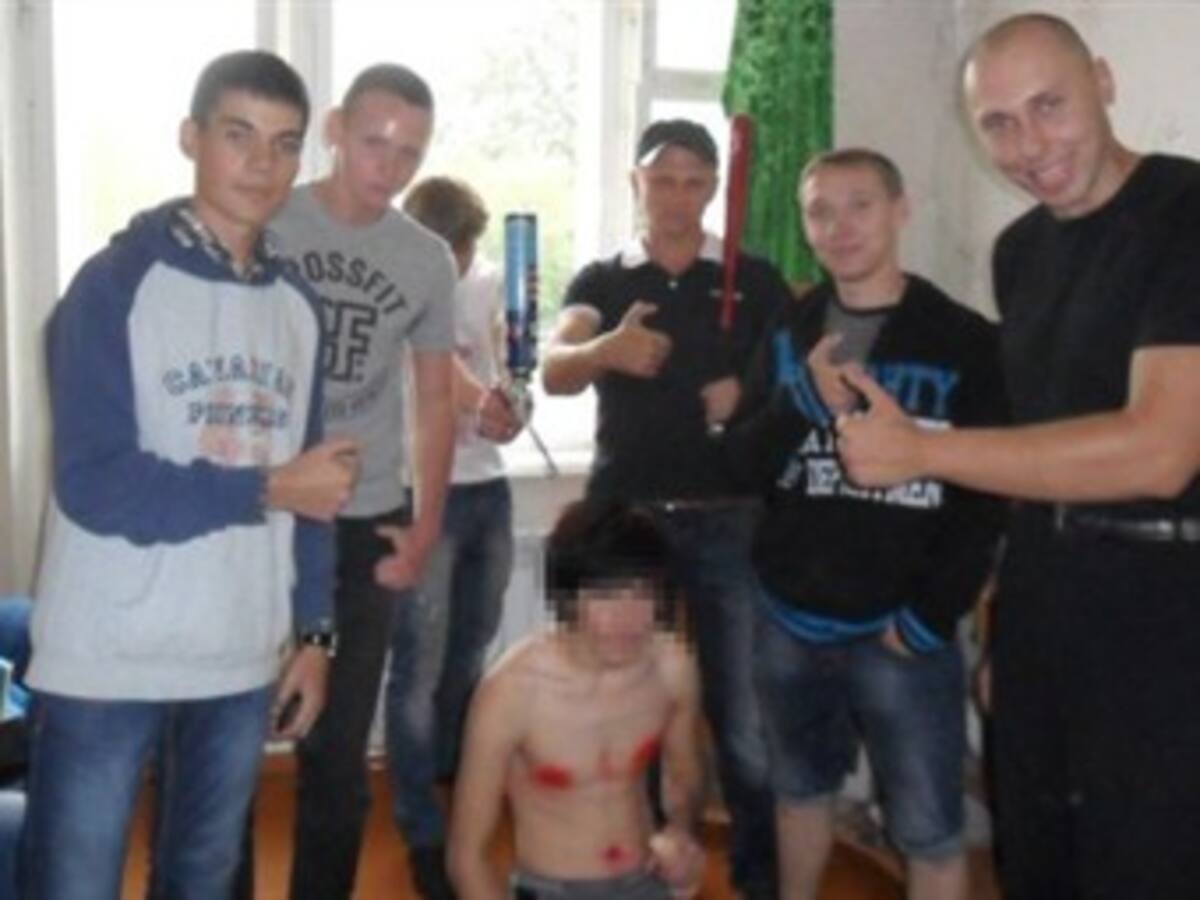 Grupos neonazis acosan a adolescentes gays en Rusia y difunden las agresiones por internet