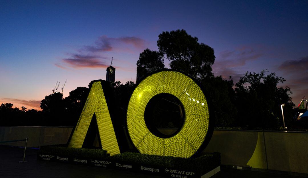 El Australian Open impone cuarentena a más de 70 tenista por contacto estrecho con un caso de COVID-19.