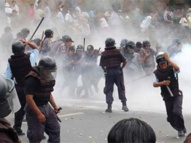 Violentas manifestaciones y actos vandálicos marcaron la posesión de Peña Nieto
