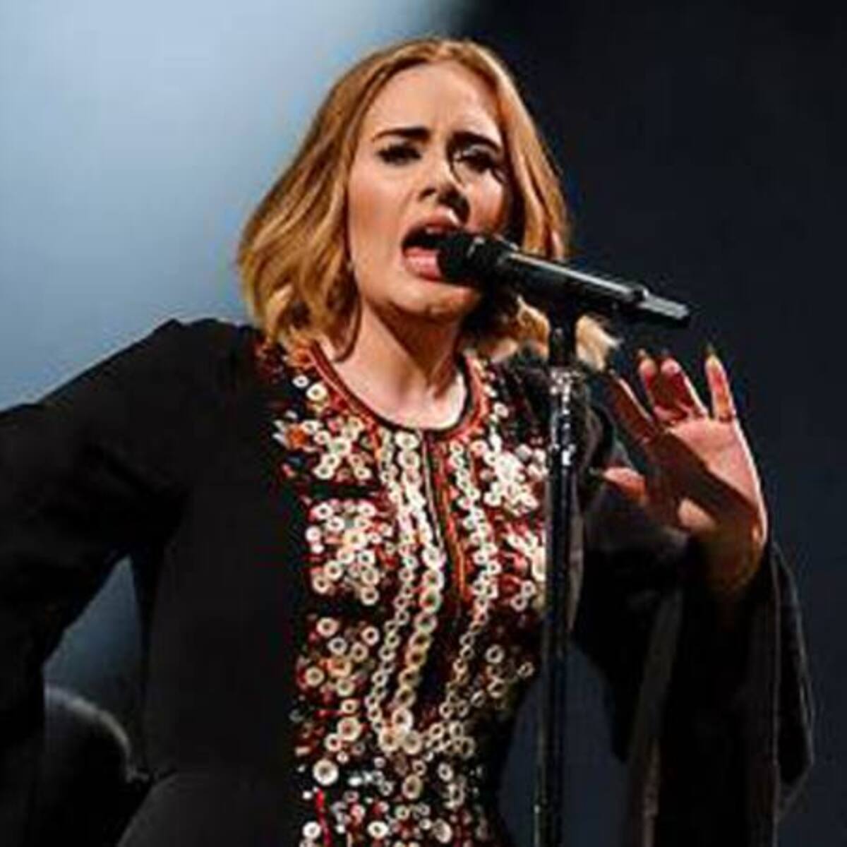Adele dedica su concierto en Nueva York a Brad Pitt y Angelina Jolie
