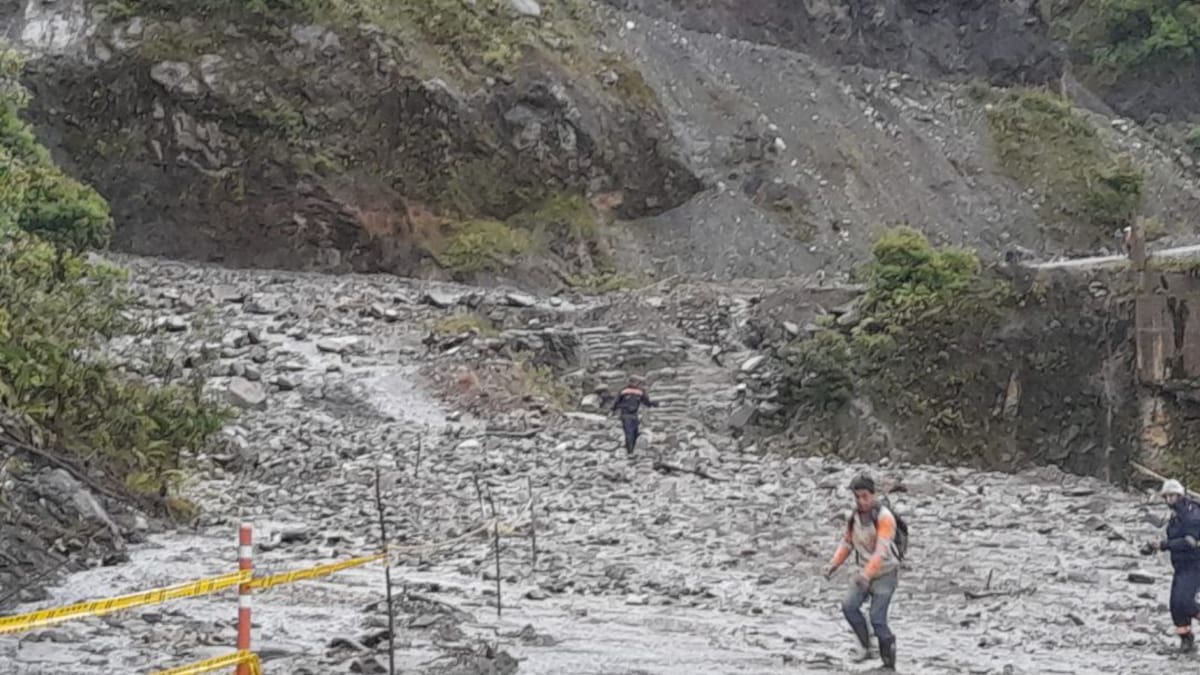 Deslizamiento genera cierre de la Transversal del Libertador en Cauca