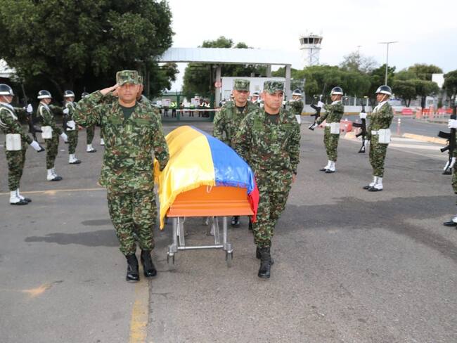 Ejército despidió en calle de honores a uniformado asesinado en Antioquia
