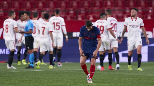 Atlético de Madrid pierde con Sevilla y se aprieta la lucha por el título