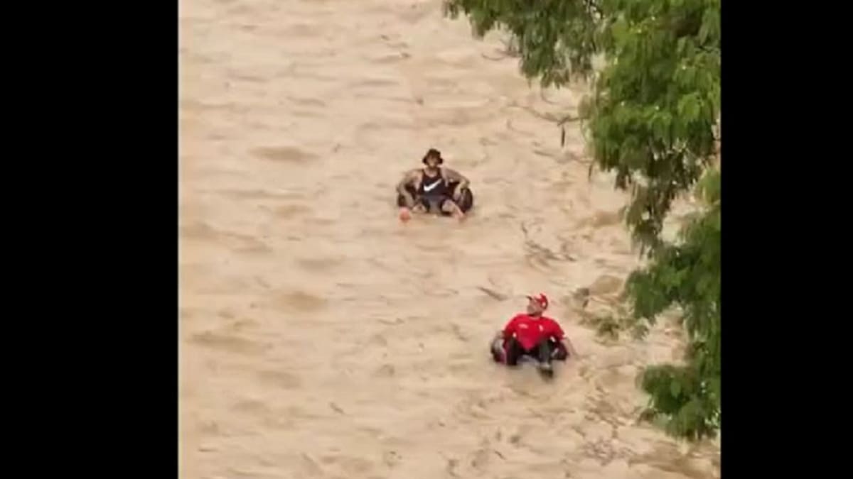 Las personas que naden en el río Medellín podrían tener problemas de salud