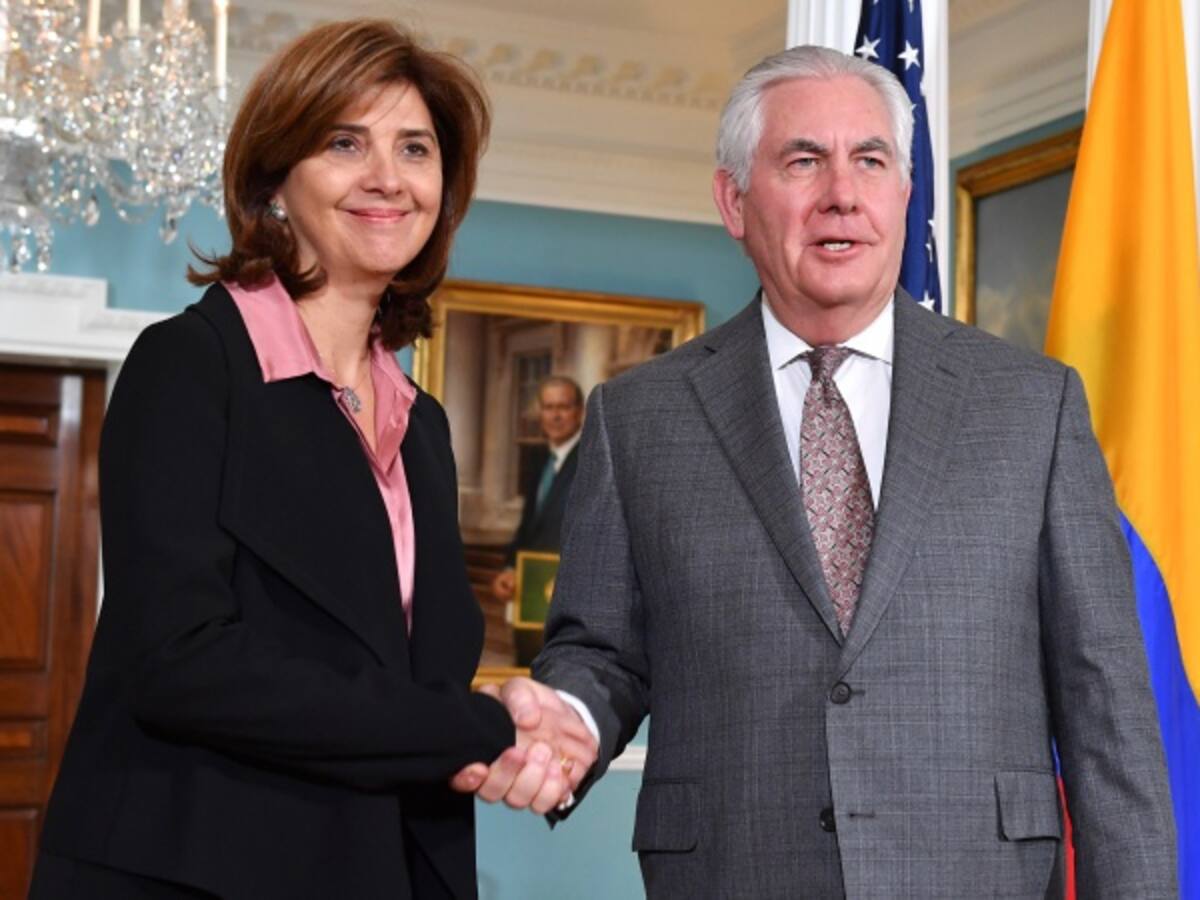 Llegada de venezolanos a Colombia complica el posconflicto: canciller Holguín