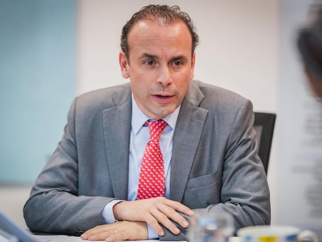 Cali recibirá apoyo de Bogotá y Medellín para aumentar flota de buses eléctricos en COP26