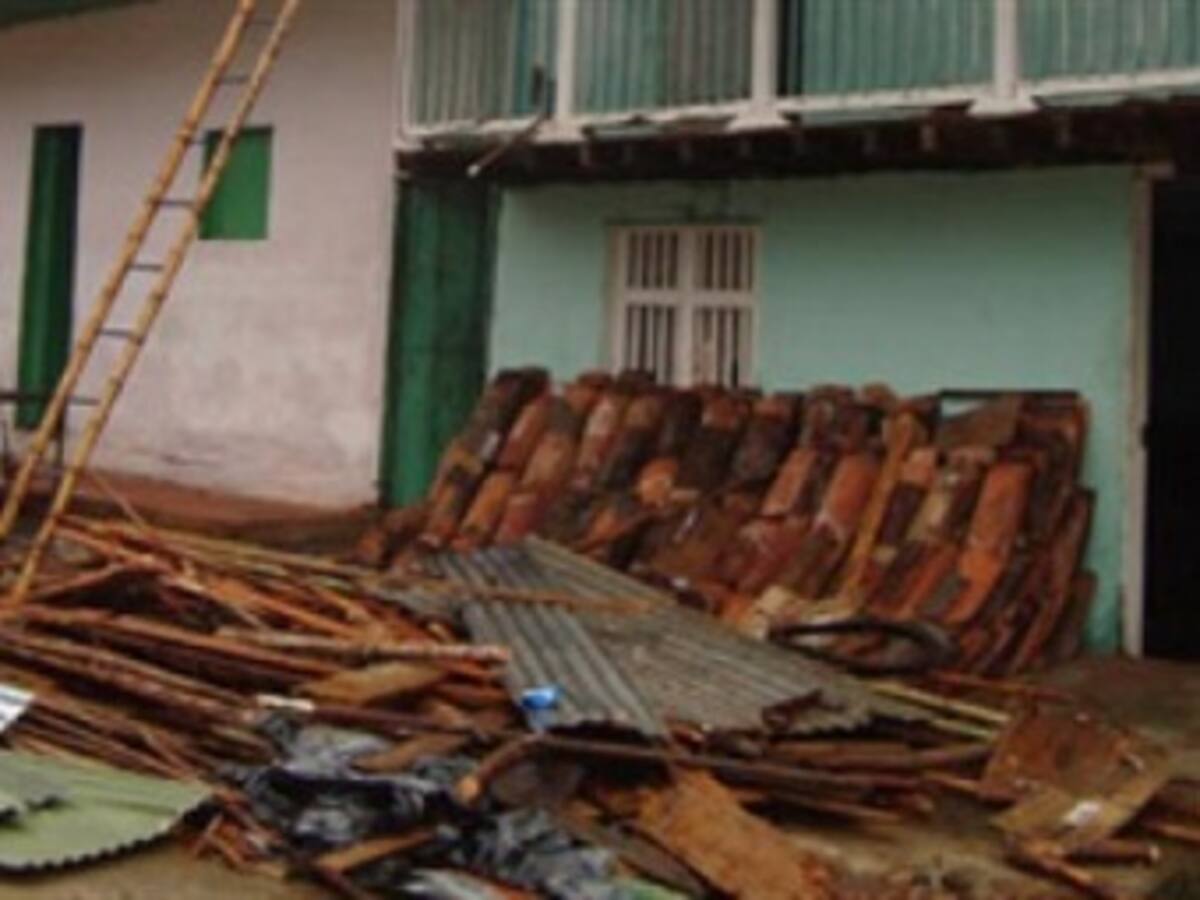 Treinta viviendas destechadas por fuerte vendaval en el Valle