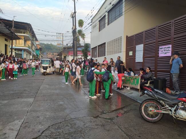 Persiste el paro en Rovira ante la falta de docentes en esa zona del Tolima.