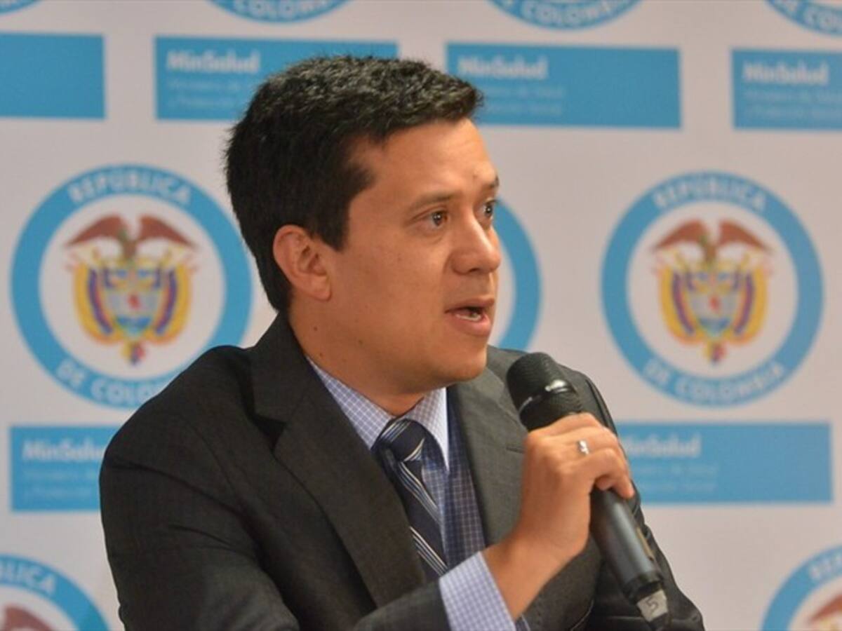 Citan a debate al director del Invima por escándalo de atún Van Camps