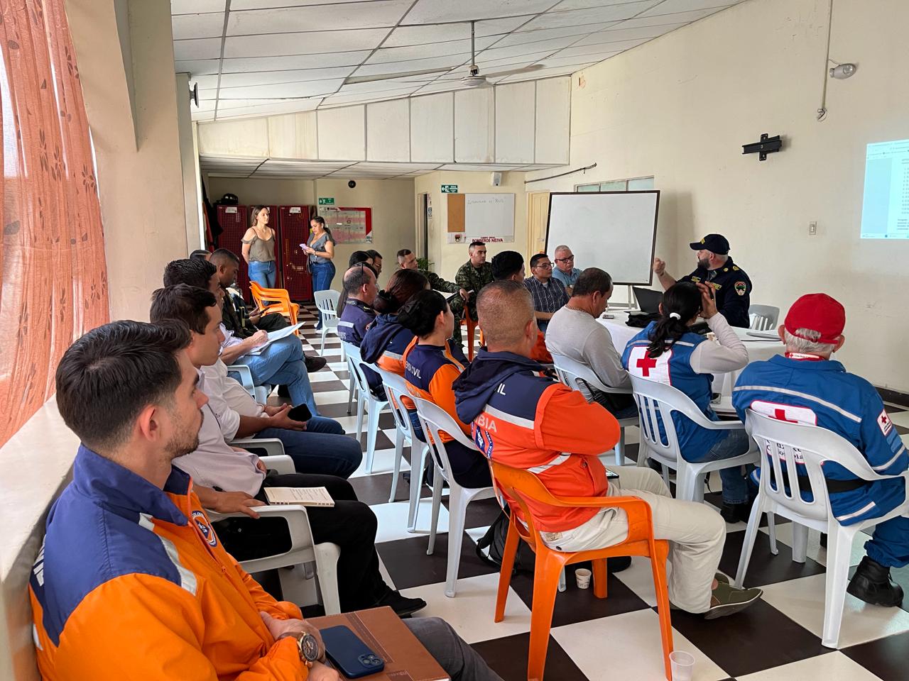 Se está generando un trabajo mancomunado entre la estación central del Cuerpo Oficial de Bomberos y la secretaría de Gestión del Riesgo, enfocado en la prevención y preparación para atender cualquier eventualidad que pueda ocurrir a causa del fenómeno de El Niño.