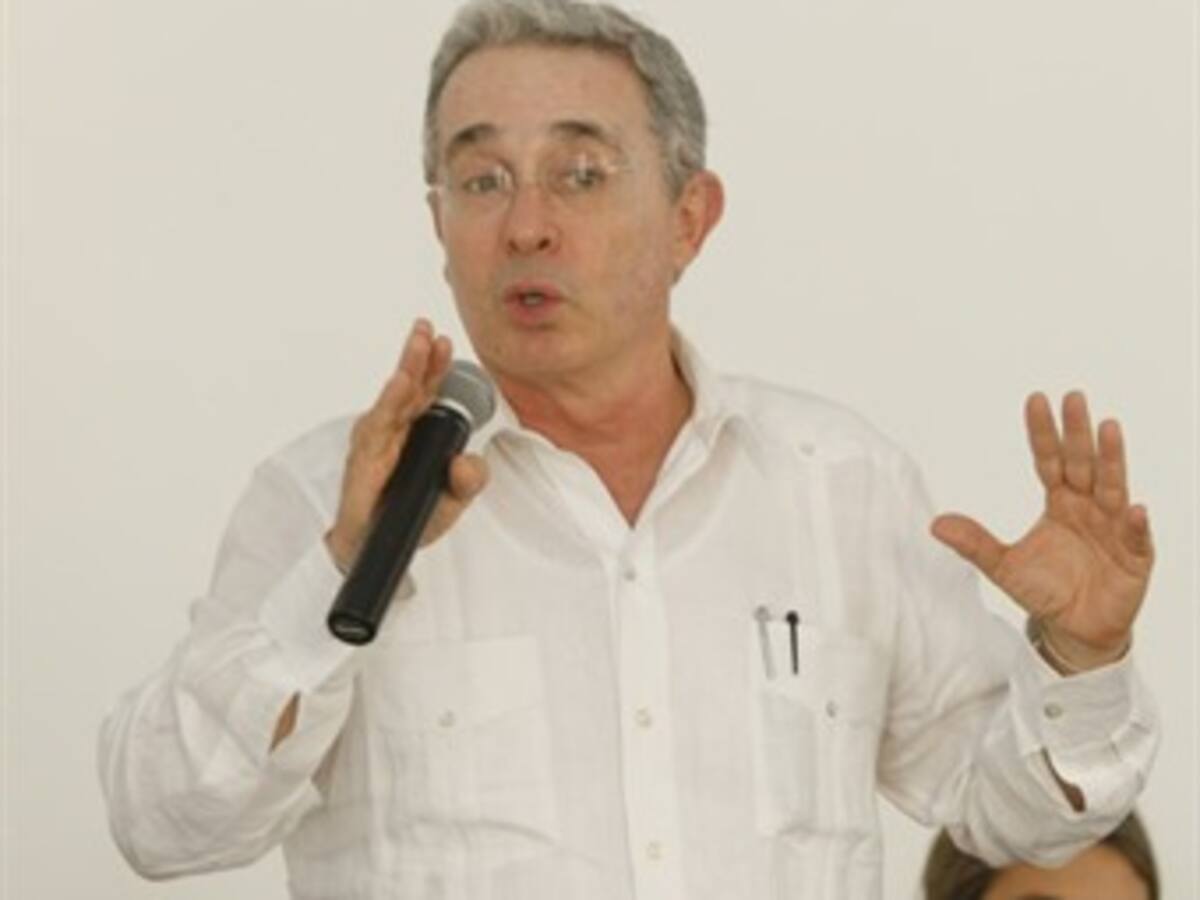 Uribe tendrá que volver a la Fiscalía el jueves, 15 de mayo