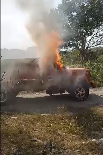 Vehículo incinerado en zona rural de Cúcuta