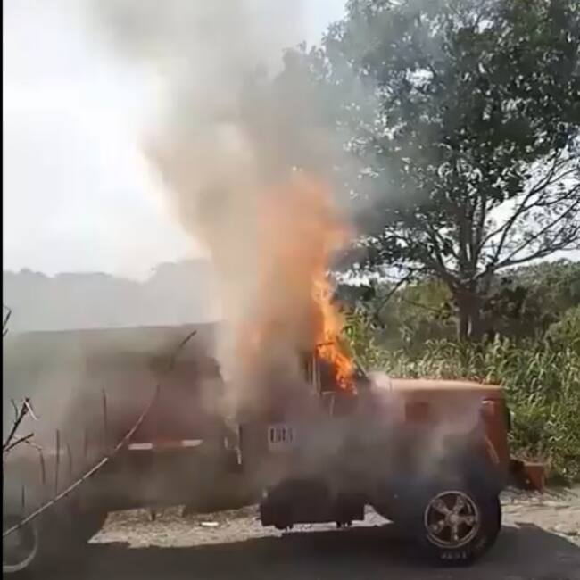 Vehículo incinerado en zona rural de Cúcuta