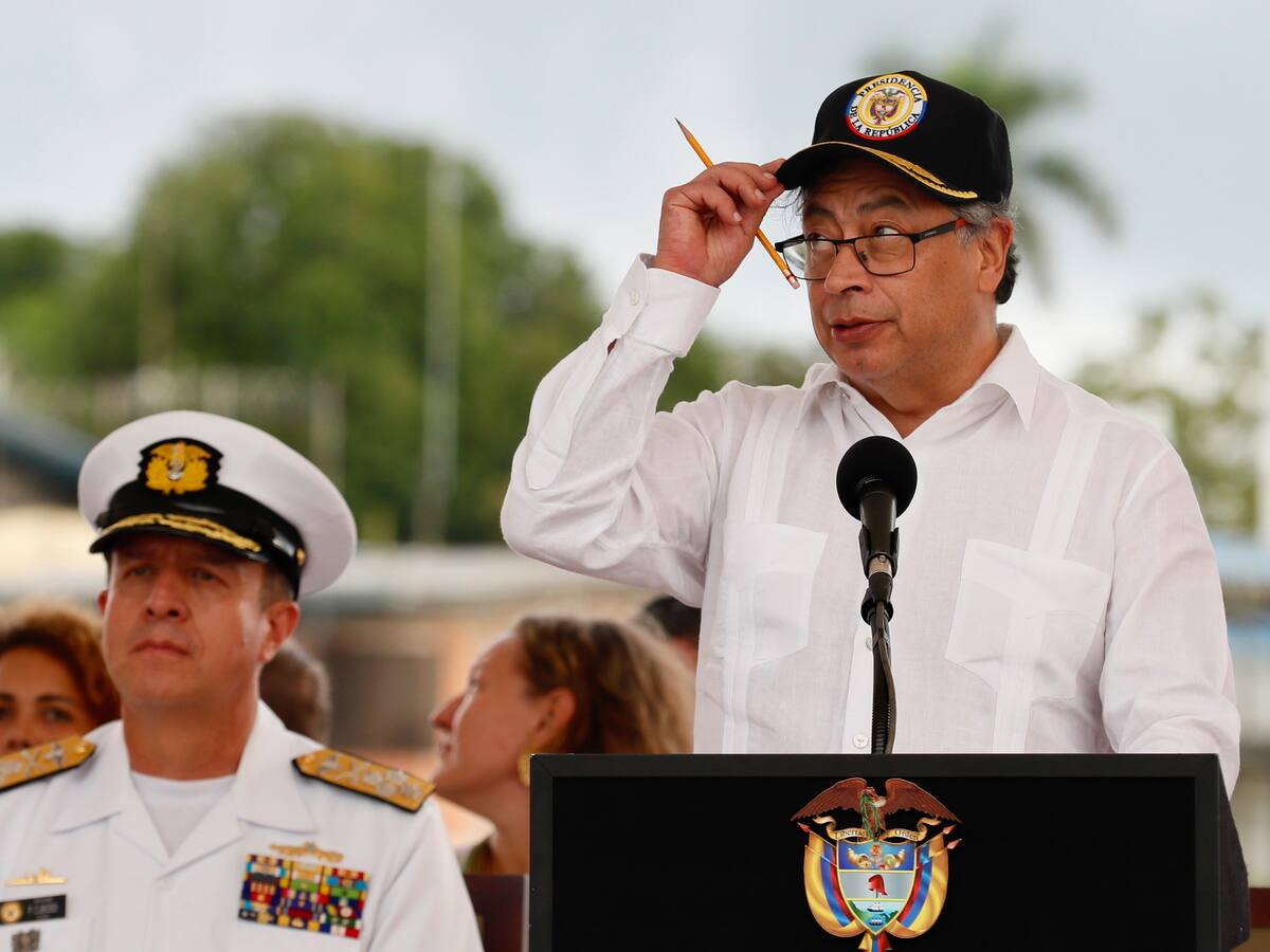 Petro pide a junta del Banco de la República “bajar aún más la tasa de interés nacional”