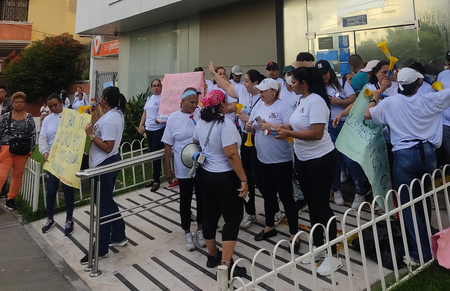Protesta de madres cuidadoras en Barranquilla.