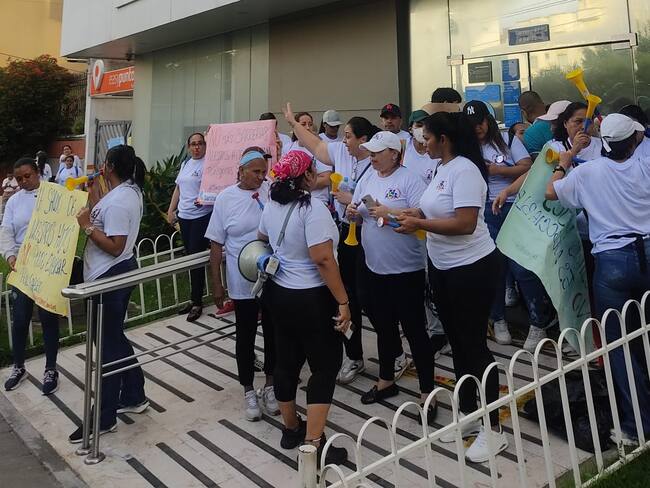 Protesta de madres cuidadoras en Barranquilla.