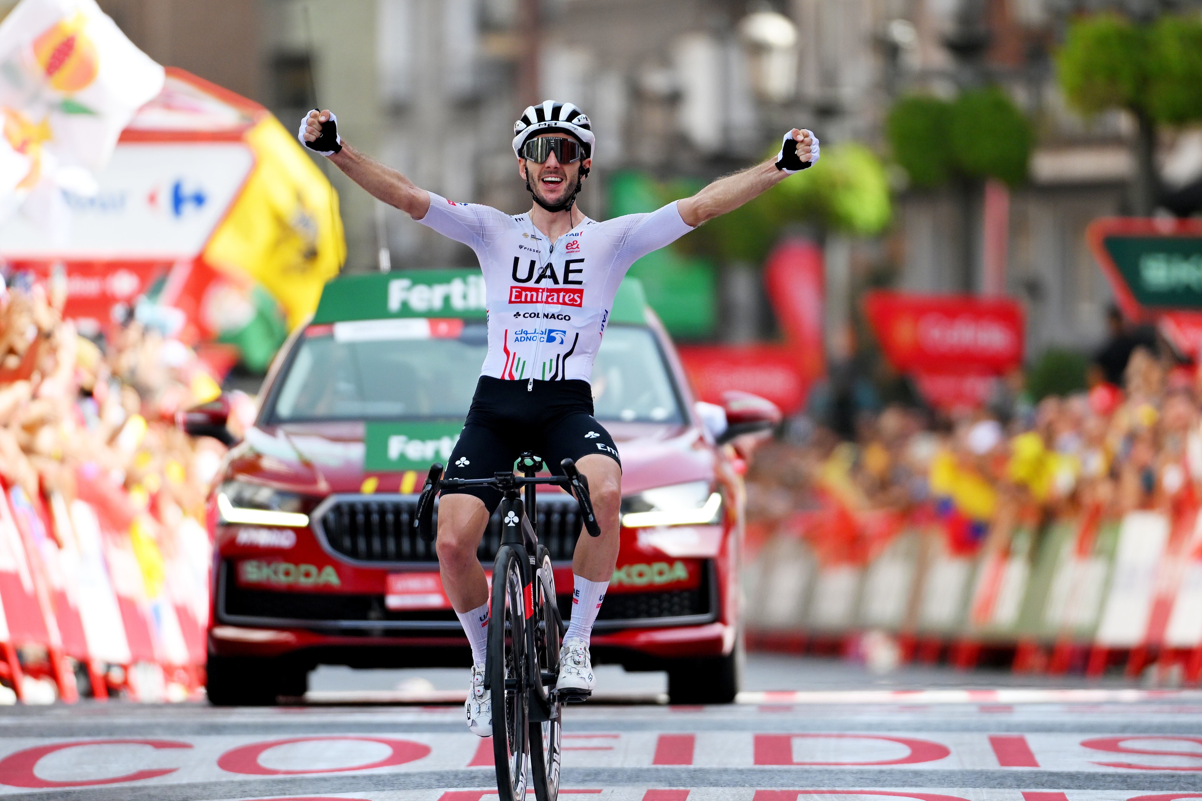 Adam Yates se quedó con la novena etapa de la Vuelta a España. (Photo by Tim de Waele/Getty Images)