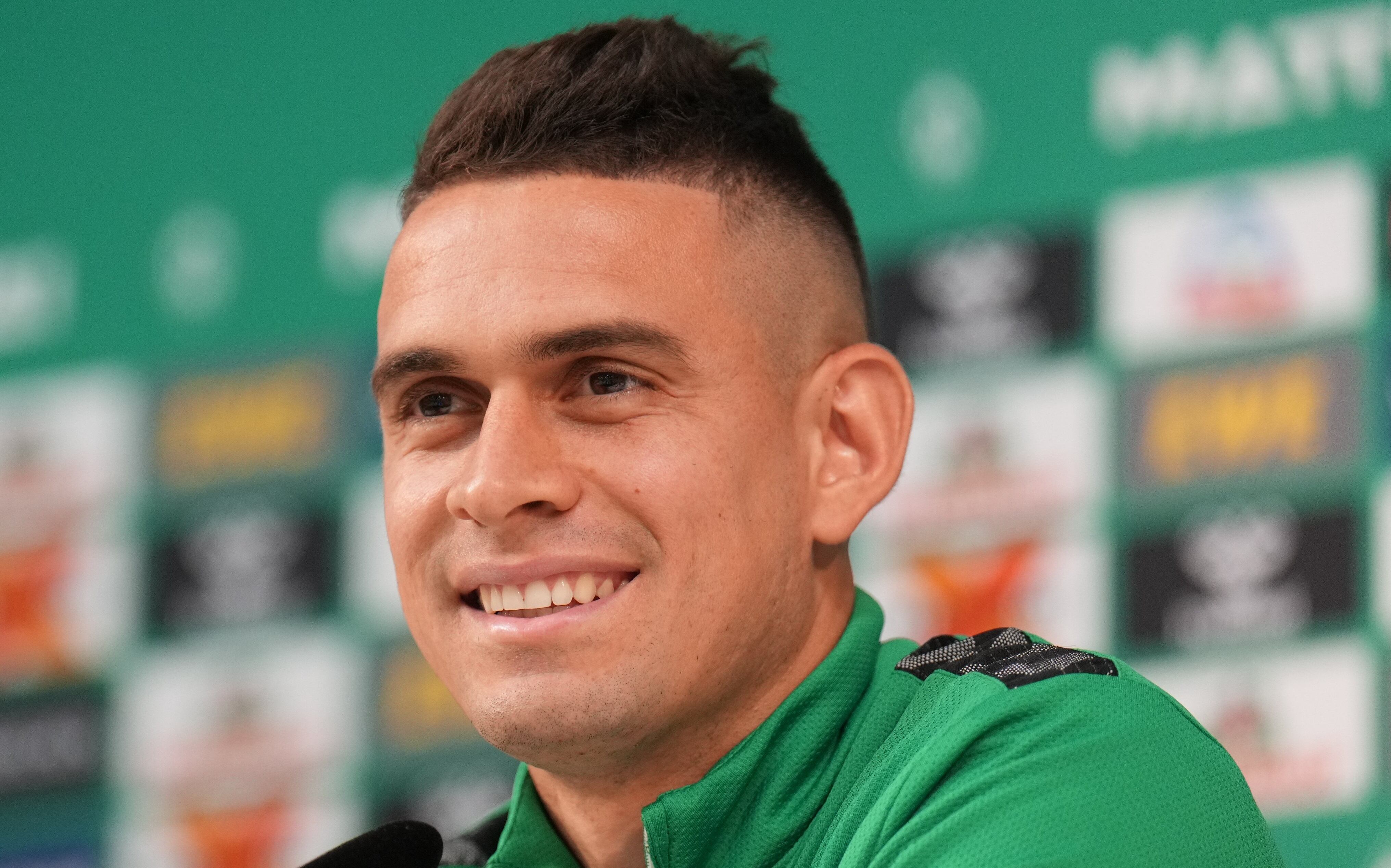 Rafael Santos Borré en su presentación ante la prensa como nuevo jugador del Werder Bremen / Foto: @werderbremen