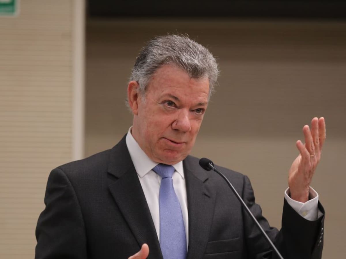Juan Manuel Santos le deseó éxitos en su gobierno a Gustavo Petro