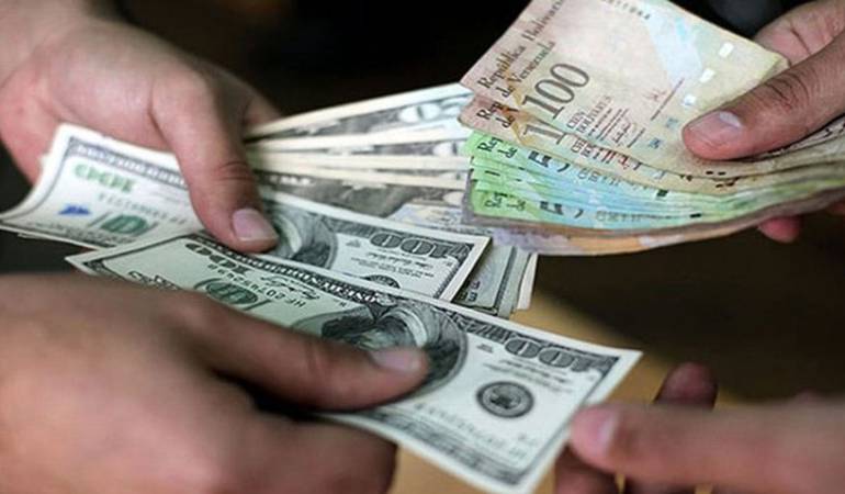 Subasta de dólares.