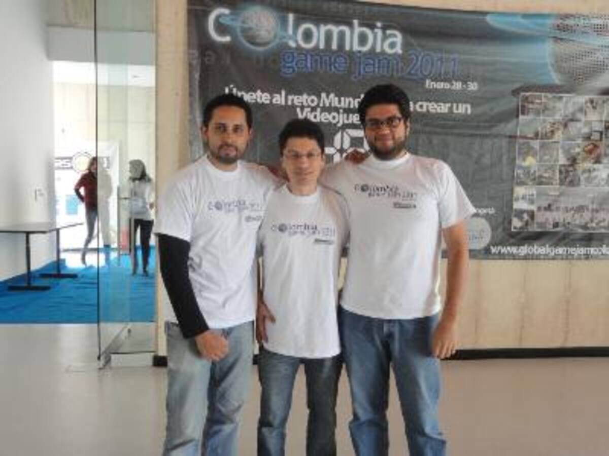 De izquierda a derecha: Camilo Suárez, Óscar Chavarro y Miguel Riaño, integrantes del grupo Labcom de la U. Javeriana (organizador del evento)