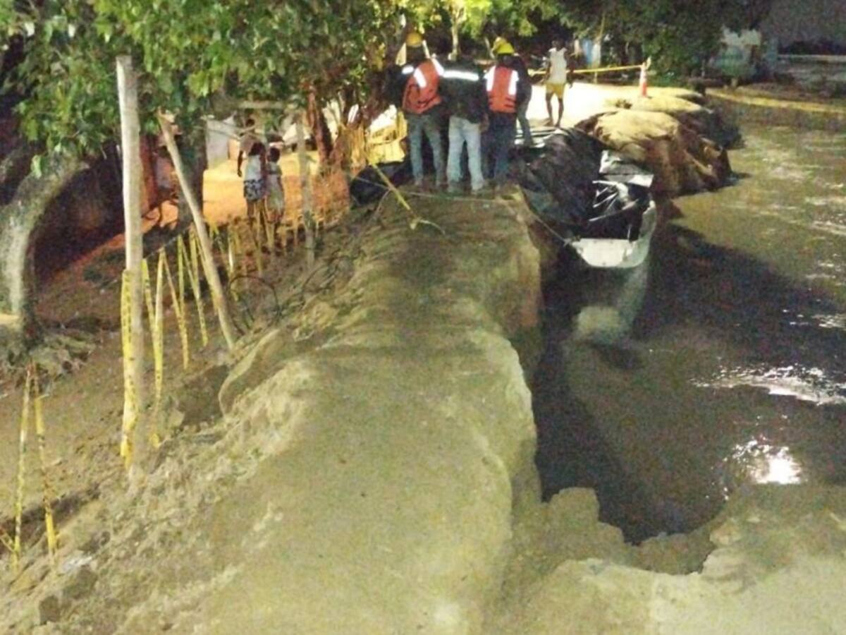 Río Magdalena está a 60 centímetros de romper un jarillón en Magangué