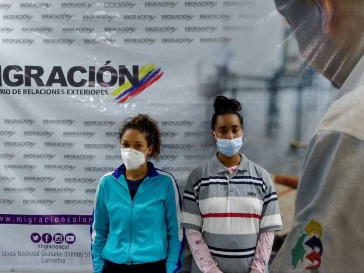 35 ciudadanos cubanos, con visas falsas, fueron ubicados por migración Colombia