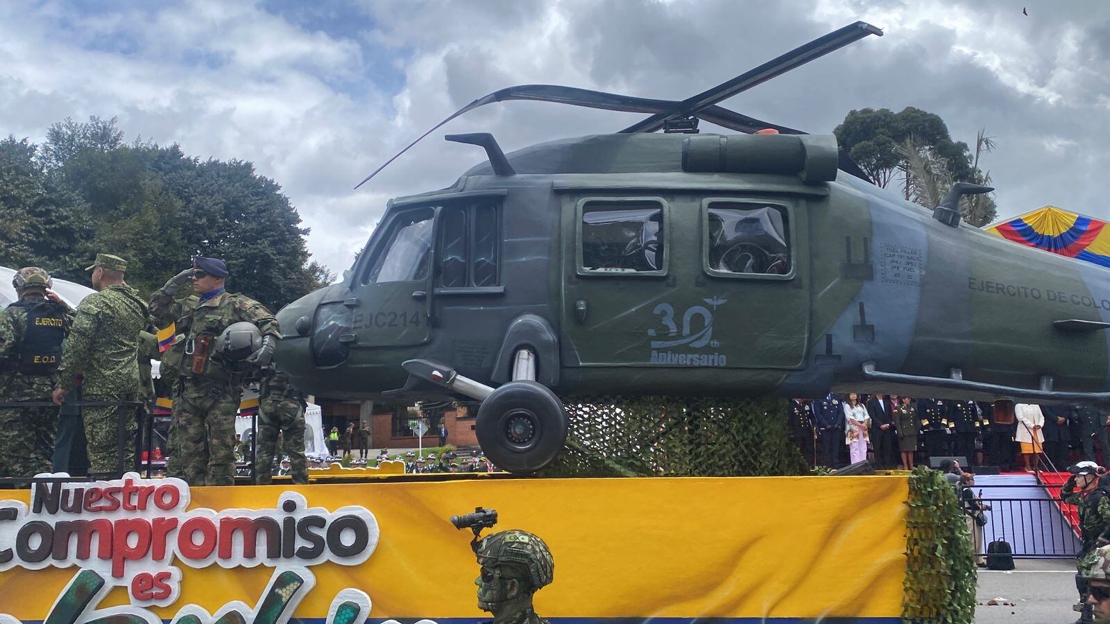 Carroza del Ejército para el desfile militar y policial del 20 de julio en 2025.