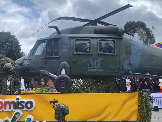 Carroza del Ejército para el desfile militar y policial del 20 de julio en 2025.