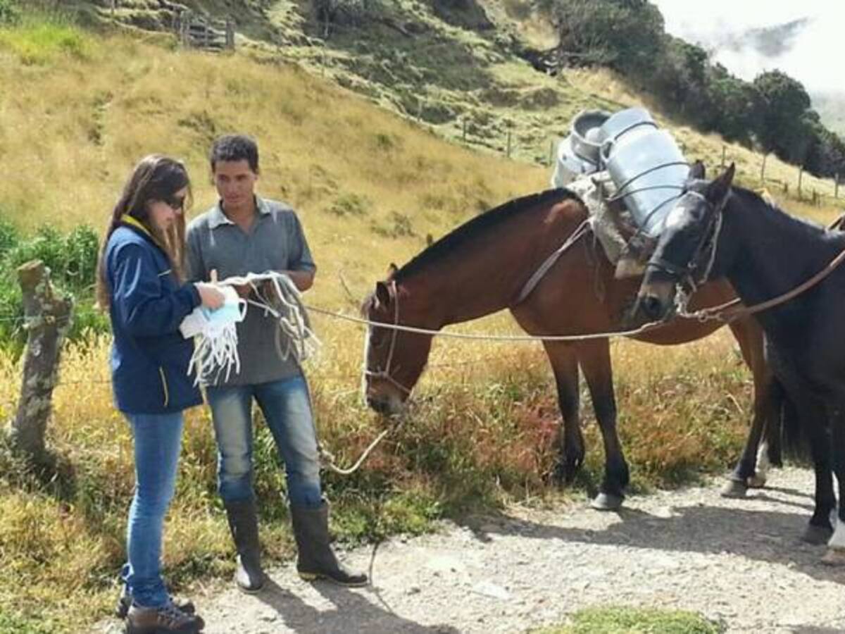 Autoridades entregan tapabocas en zona de influencia del Volcán Nevado Ruiz