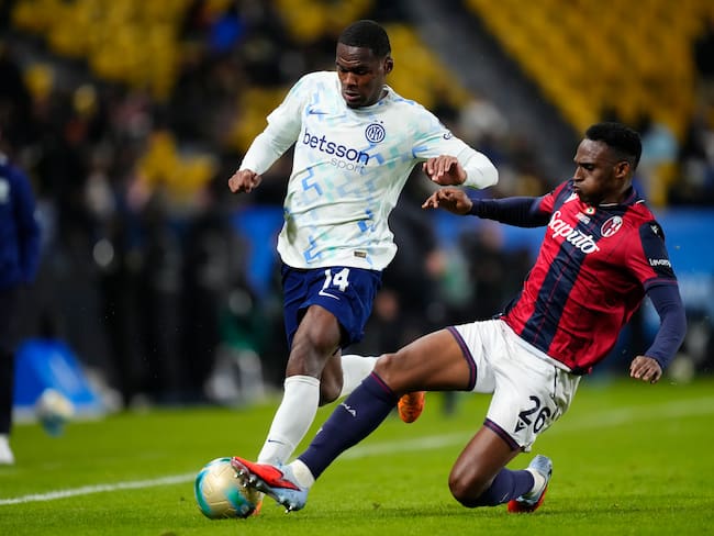 Jhon Lucumi jugador de Bologna en la semifinal de la Supercopa Italiana / Getty Images