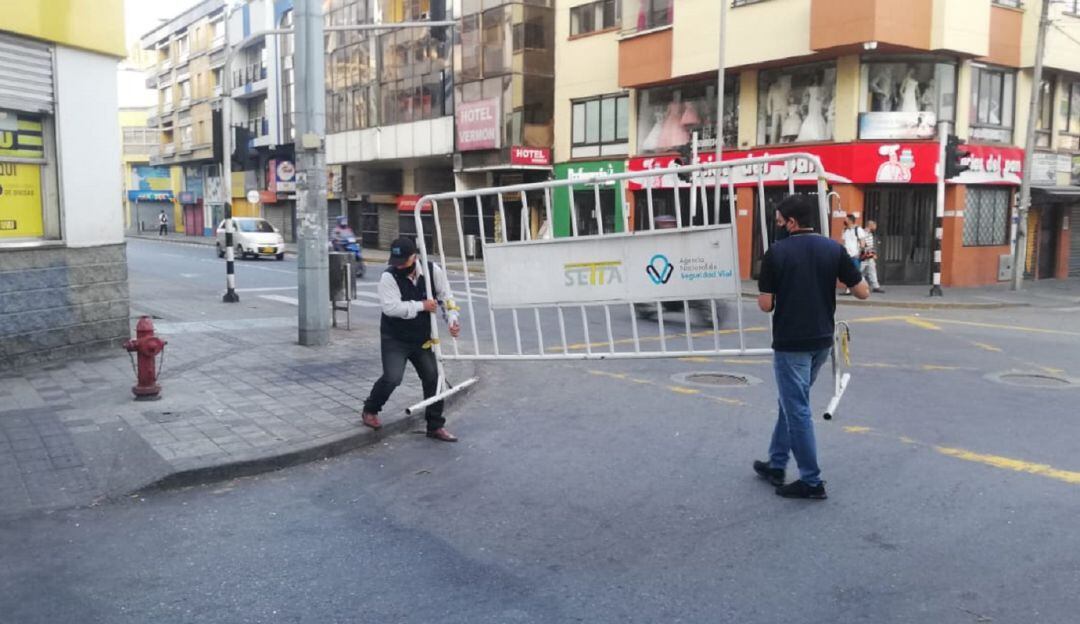 Comenzaron los cierres en el centro de Armenia para tratar de controlar la indisciplina social